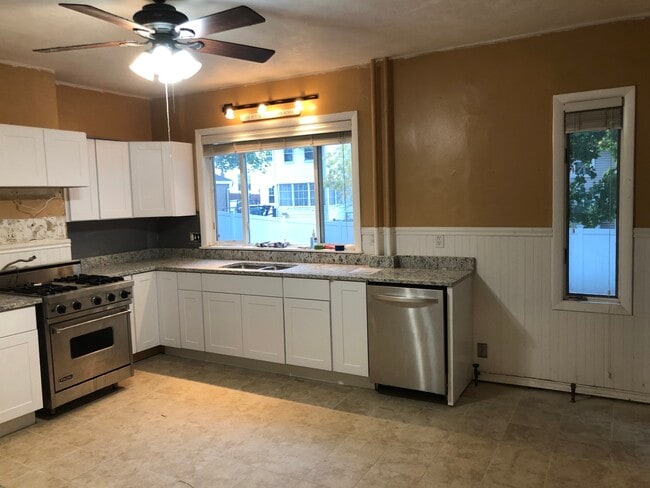 Building Photo - 72 Leicester St