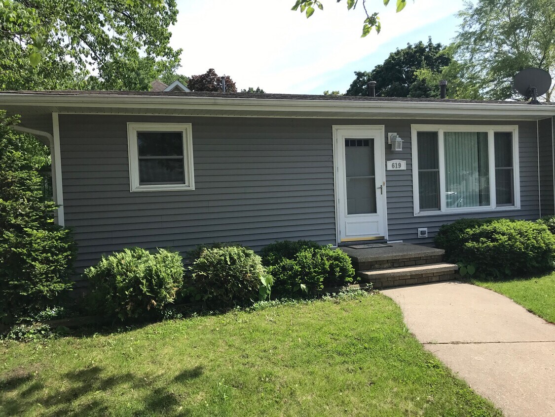 Foto principal - 619 Sterling Ave