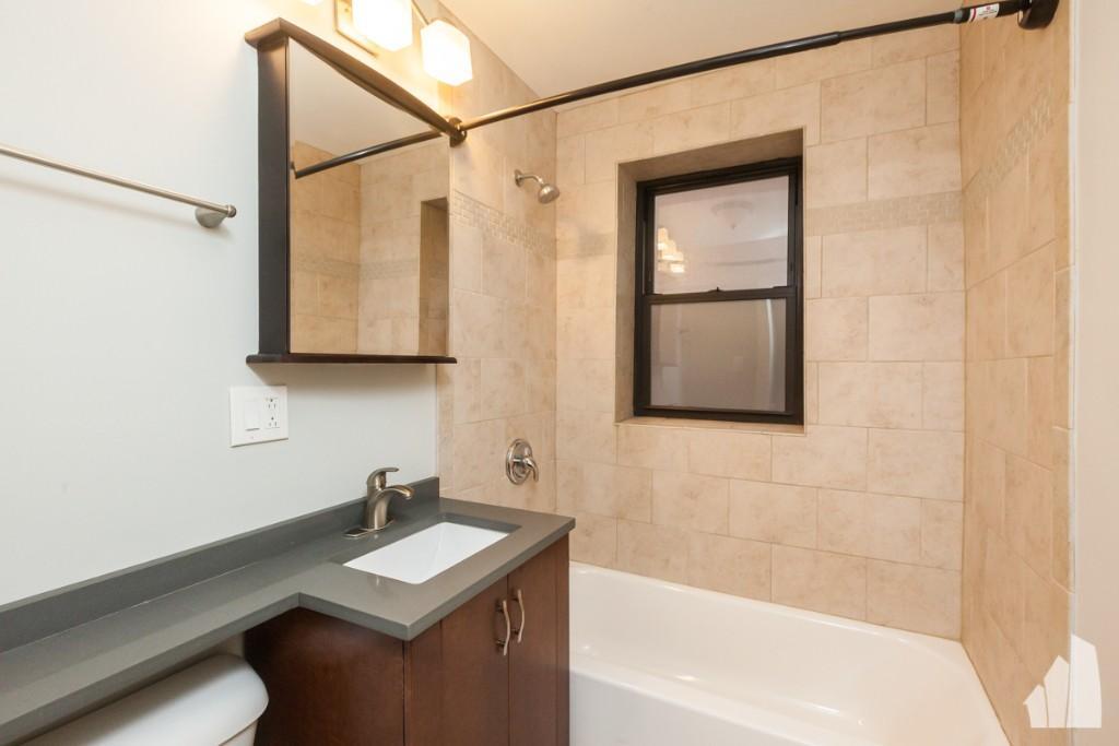 Foto principal - 1 bedroom in CHICAGO IL 60657