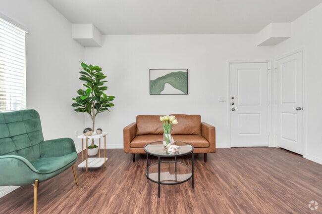Stunning Luxury Studio Flat For Rent In Belton image