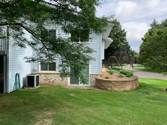 Building Photo - 11101 Vessey Cir