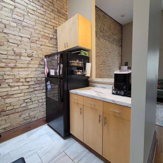 Foto del edificio - 326 E 18th St