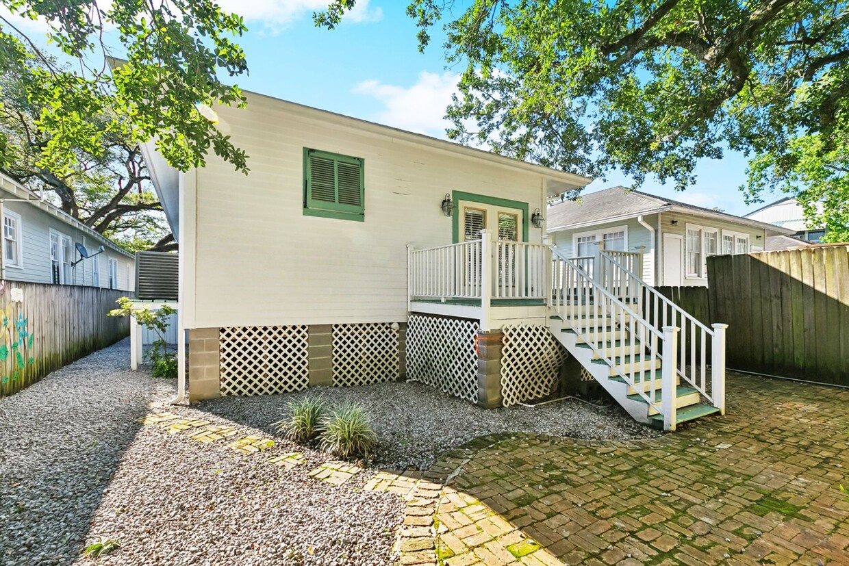 Primary Photo - Beautiful 3 Bedroom Home Steps from Yulman...