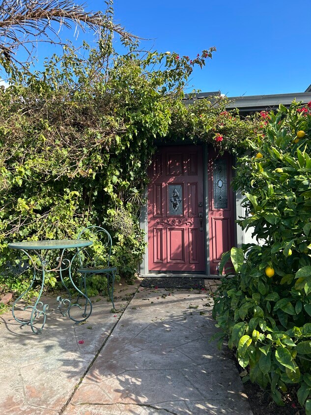 Foto principal - 1060 Waring St