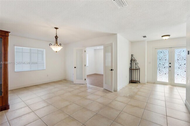 Foto del edificio - 1333 SW 16th St