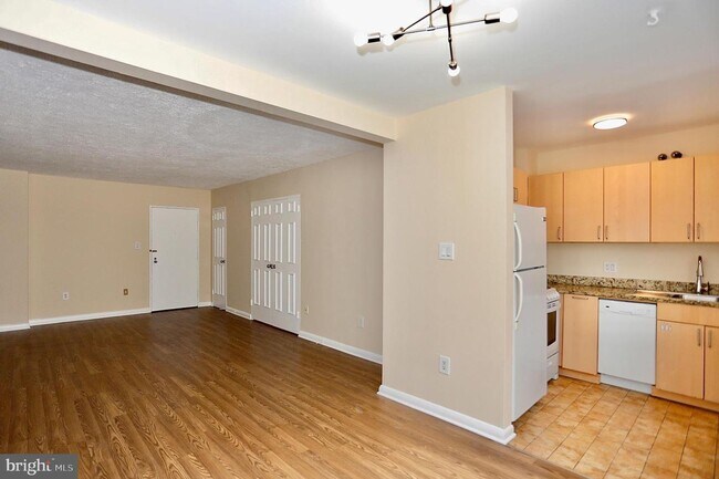 Foto del edificio - Available for immediate move-in.