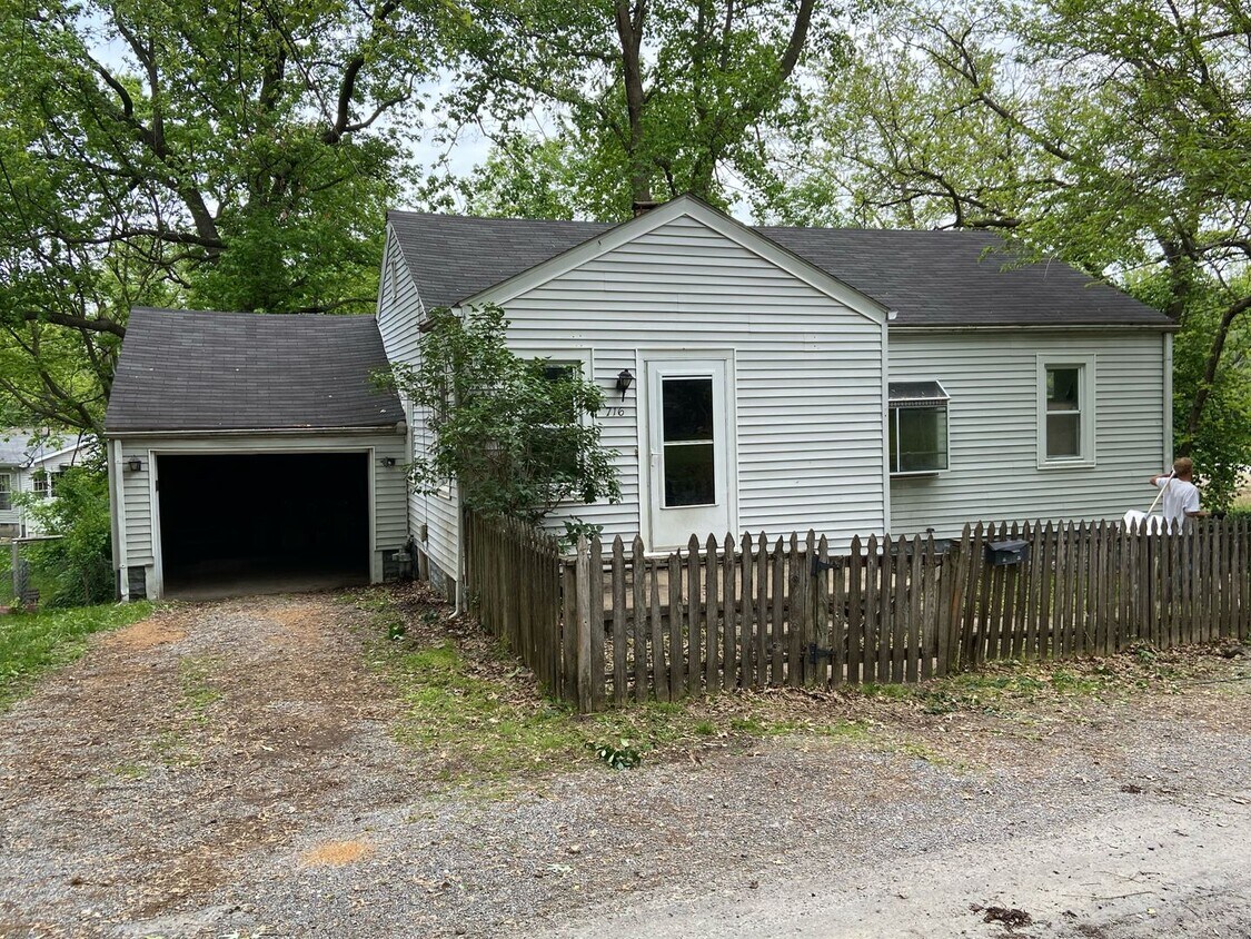 716 Barton St, Mount Vernon, IL 62864 House Rental in Mount Vernon, IL