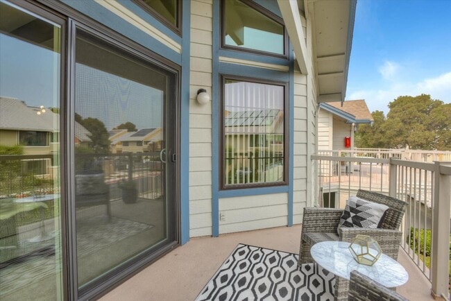 Building Photo - 1494 Via Vista