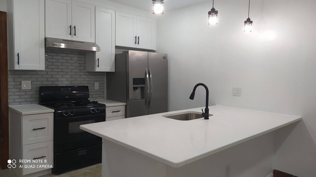 Foto principal - 4036 Baring St