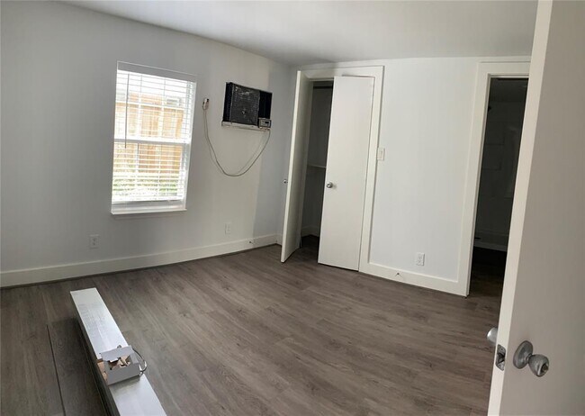 Building Photo - 706 Milwaukee St