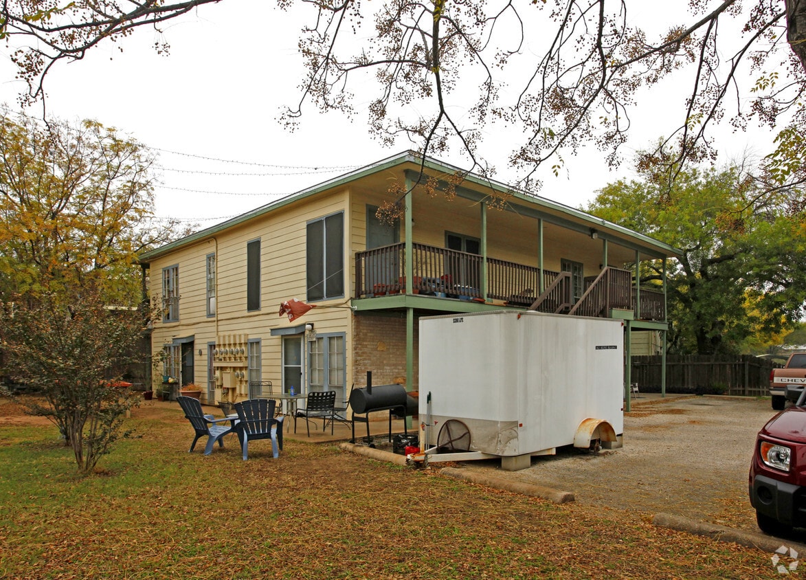 Building Photo - 1200--1202 Hollow Creek Dr