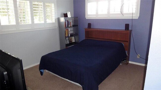 Building Photo - 4517 Bobolink Way