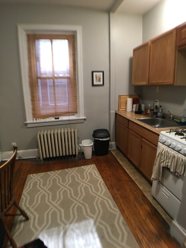 kitchen - 405 S 40th St