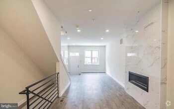Building Photo - 1439 S Taylor St