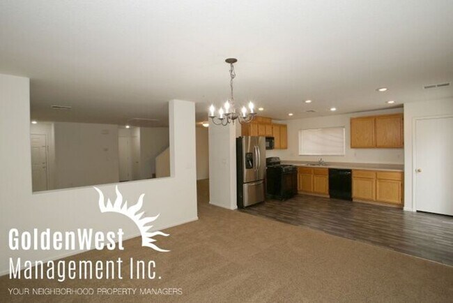 Building Photo - Beautiful Home with 3Bdm 2Ba located in Ce...