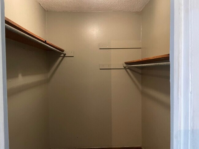 Foto del edificio - 1216 Carson Dr