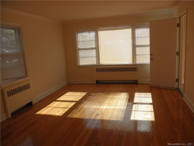Building Photo - 126 Mill Hill Ave