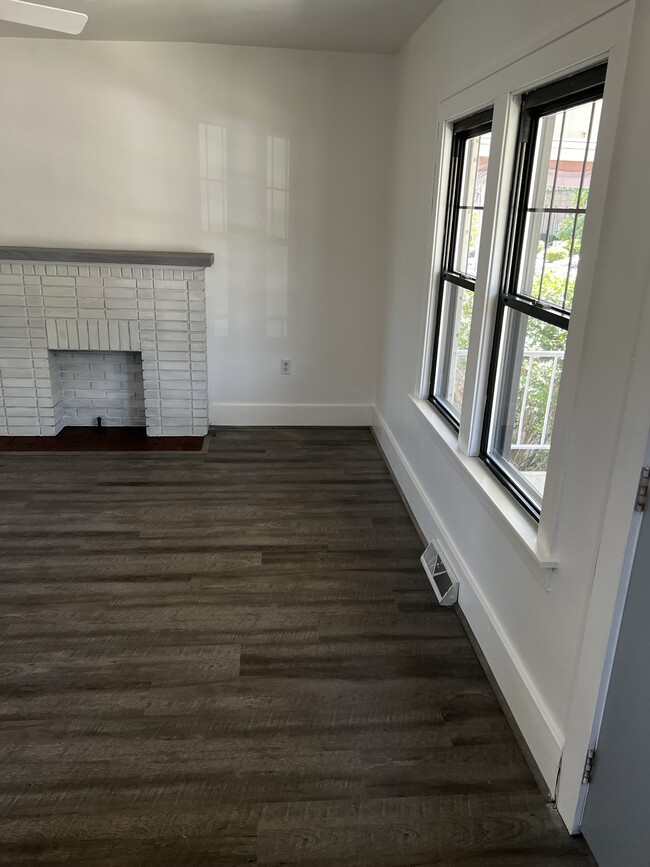 Sala de estar - 1111 Ridge Ave