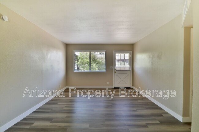 Foto del edificio - 2323 S College Ave