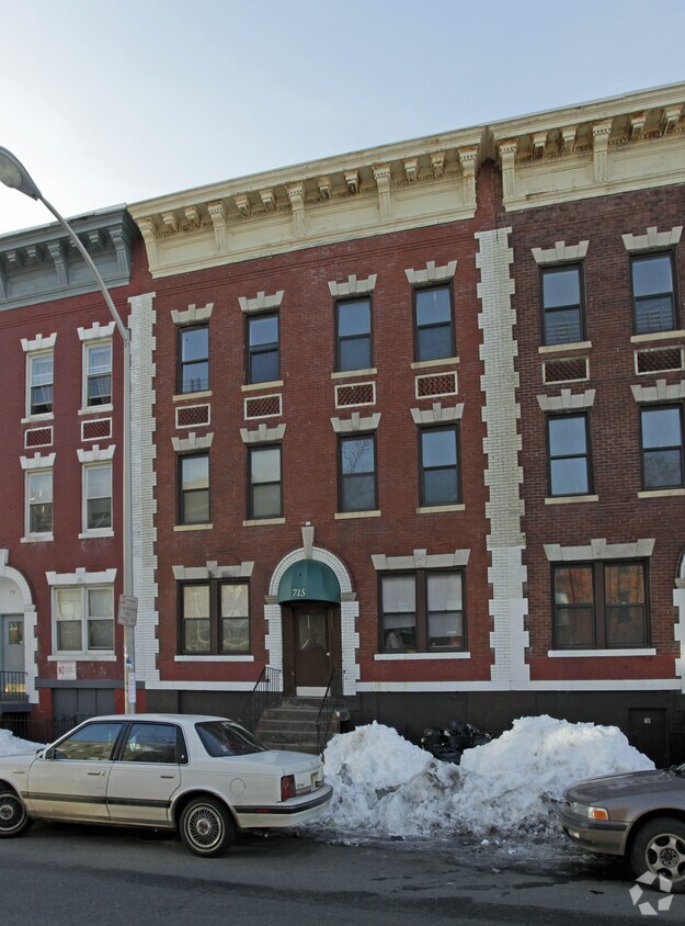 Foto del edificio - 715-717 Ocean Ave