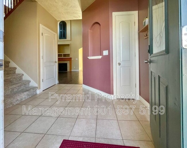 Foto del edificio - 2896 E Lookout Dr