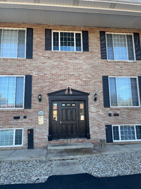 Foto del edificio - 1105 W Maple St NW