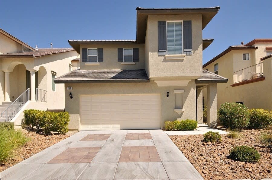 Foto principal - 765 Feather Ridge Dr