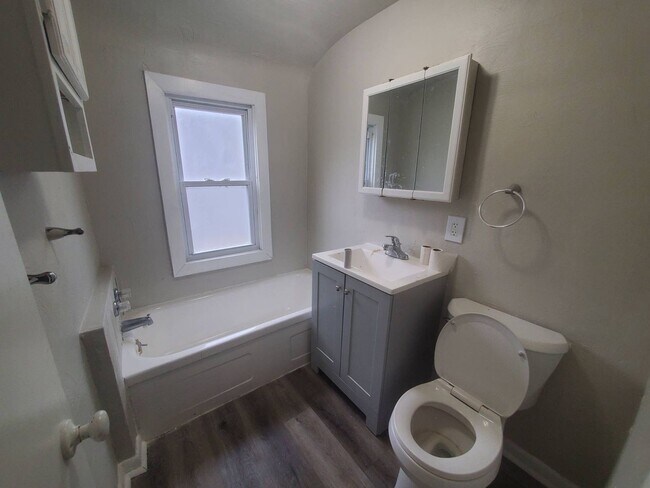 Foto del edificio - 3645 E 146th St