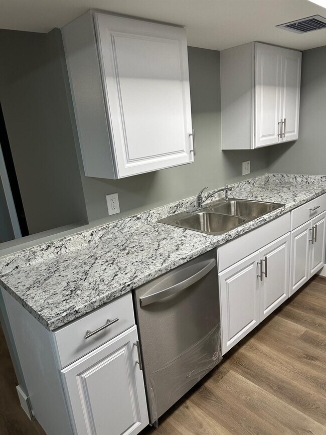 Foto del edificio - 1353 Silverado