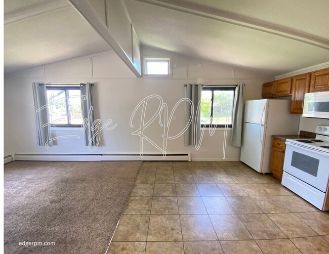 Building Photo - For Rent: Updated 2 Bedroom, 1.5 Bath Town...
