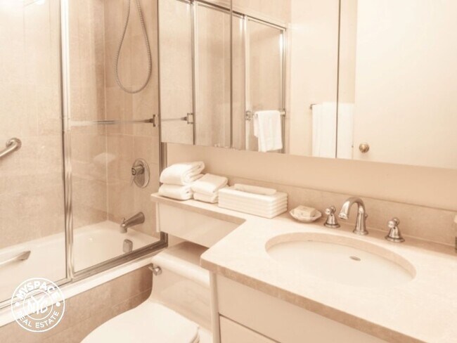 Foto del edificio - 210 E 65th St