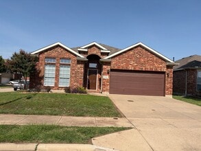 Building Photo - 9524 Navarro St