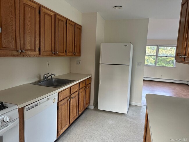 Building Photo - 15 Manhasset Ave