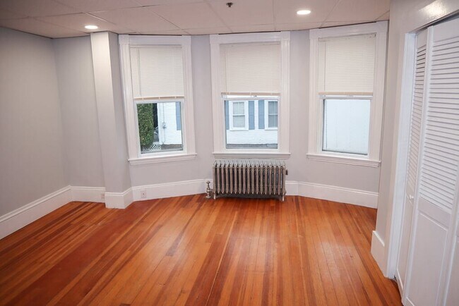 Building Photo - 136 Broadway