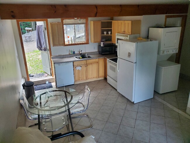 Foto del edificio - 300 Camelot Shore Dr