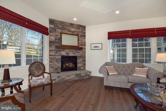 Foto del edificio - 71 Creekview Ln