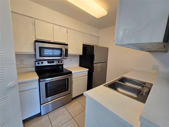 Building Photo - 1241 SW 46th Ave