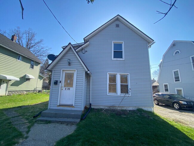 Building Photo - 2325 20th St SW