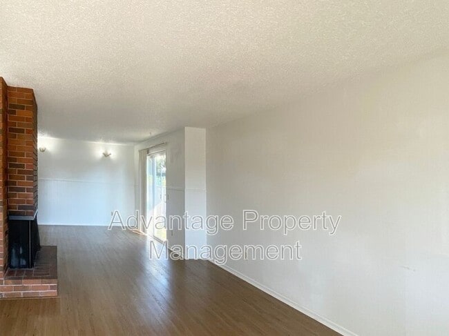 Foto del edificio - 585 NW Walnut Blvd