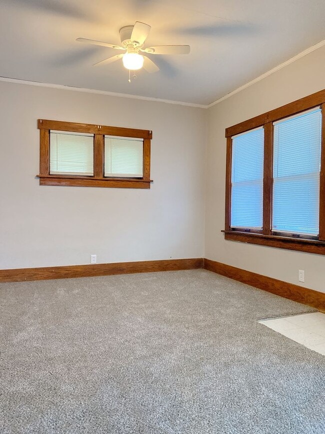 Foto del edificio - Updated 1 bed 1 bath with walk out basemen...