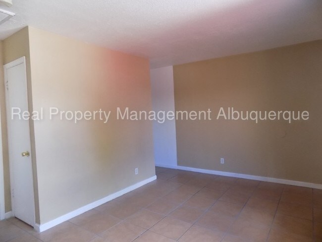 Foto del edificio - 3200 Comanche Rd NE