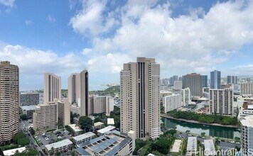 Building Photo - 411 Hobron Ln