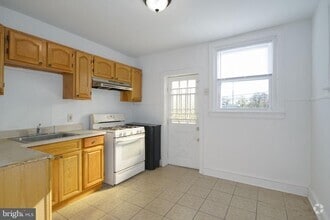 Building Photo - 3027 W 9th St