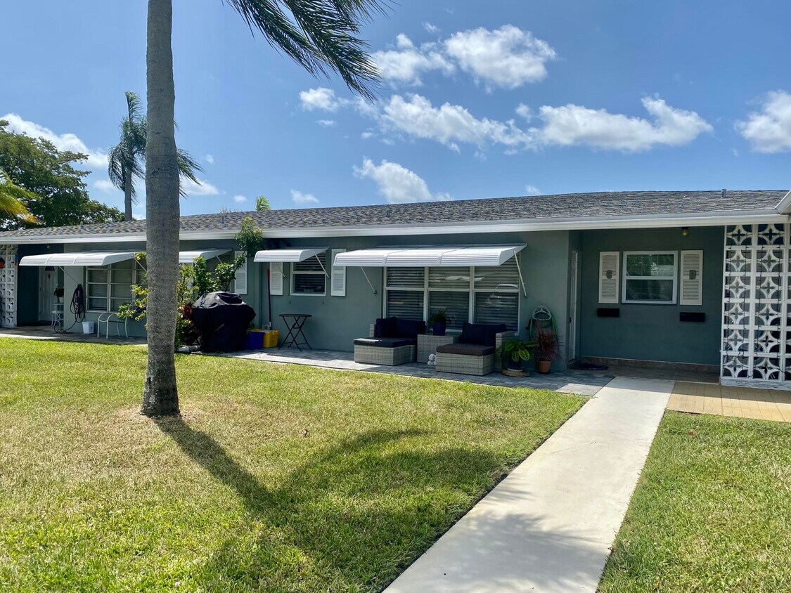 810 High Point Dr W Unit C, Delray Beach, FL 33445 Condo for Rent in Delray Beach, FL