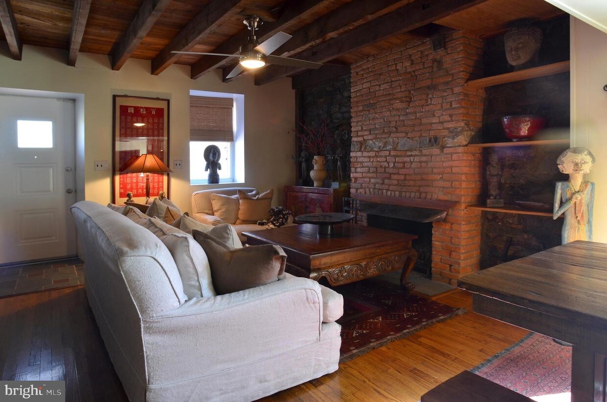 Primary Photo - 703 FIELD St