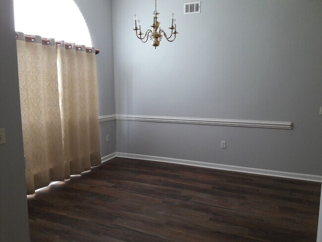 Foto del edificio - 119 Raindance Rd 3-bedroom, 2-bath Pooler ...