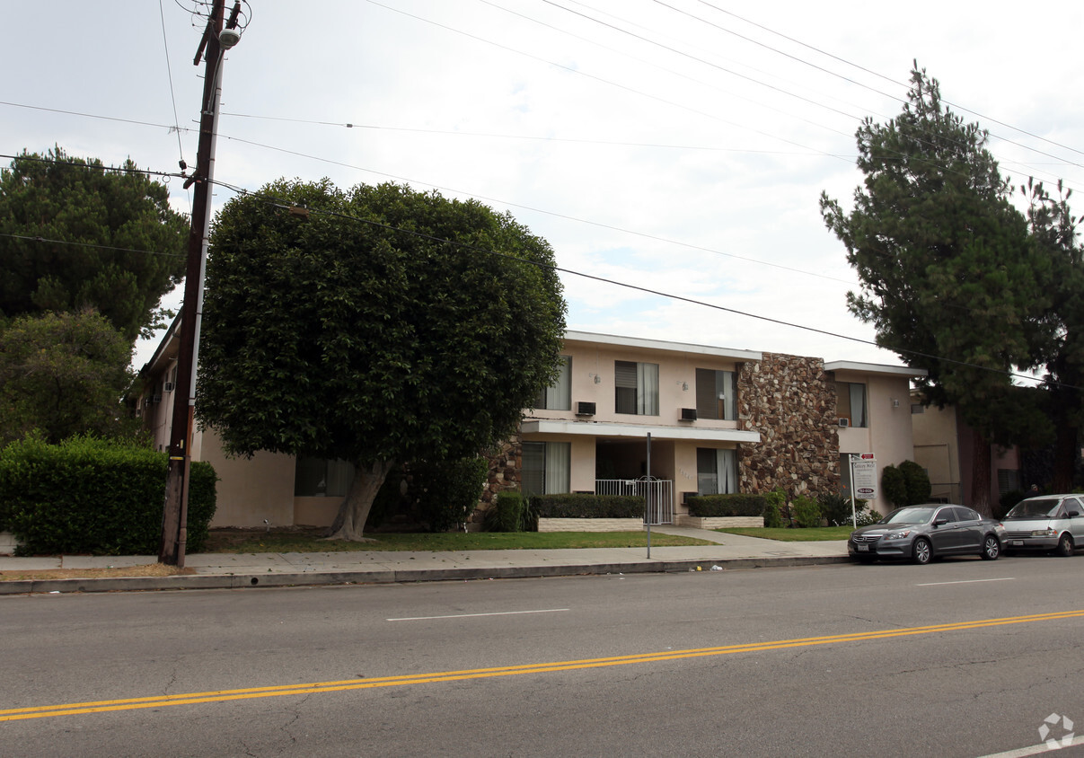 Building Photo - Saticoy West Apartments