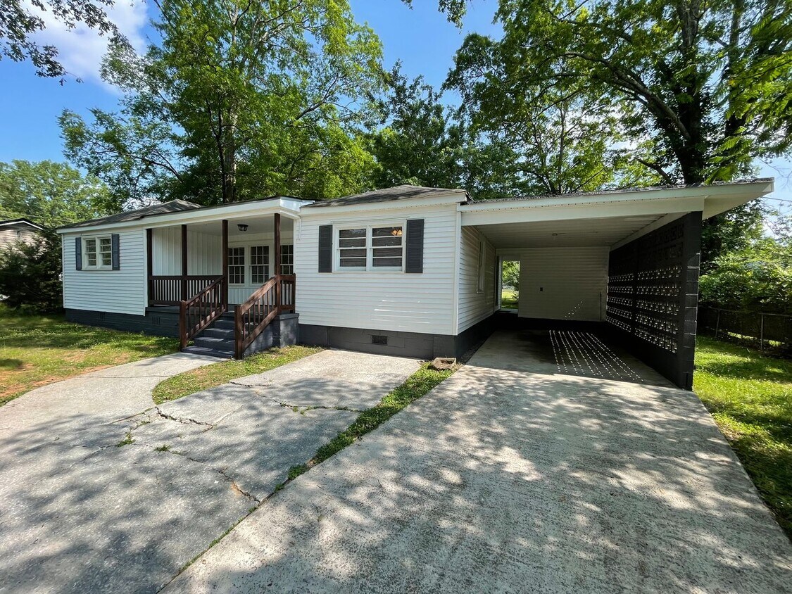 Foto principal - Updated 3/1 House in Cedartown- $1,395