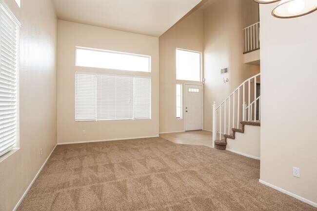 Building Photo - 2413 Bloomington Dr