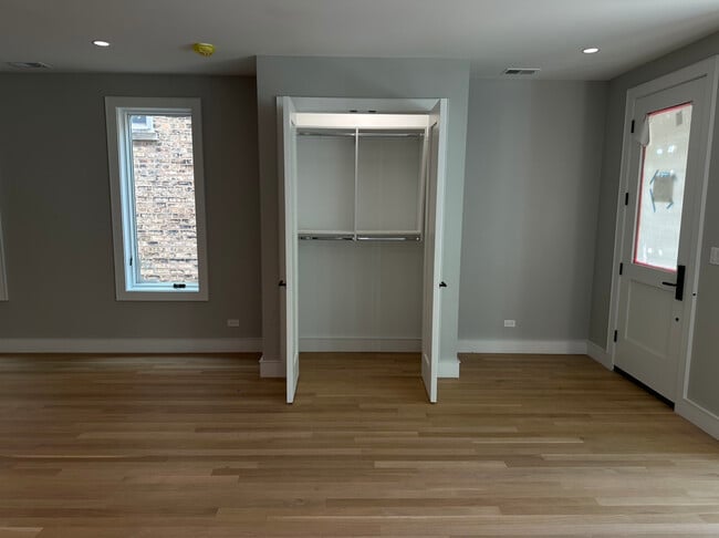 Foto del edificio - 4243 N Damen Ave